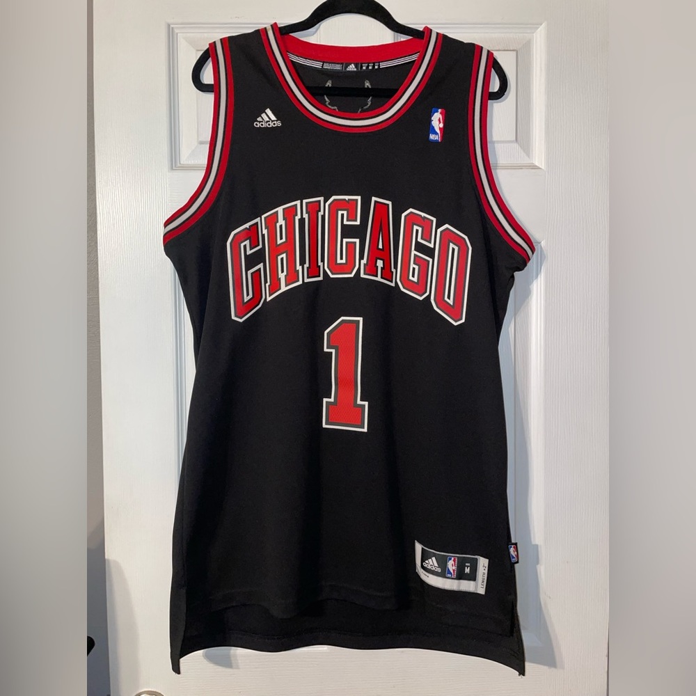 Derrick Rose Chicago Bills Jersey. Medium +2 inch